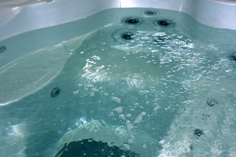 Cuida del agua del jacuzzi con estas ideas útiles